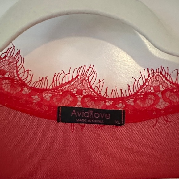 AVID LOVE | Elegant Red Lace Women’s Robe - Picture 5 of 11